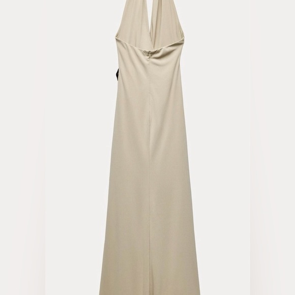 Zara beige Halter neck woman’s dress
Shell-shaped metal appliqué size medium - Picture 3 of 12
